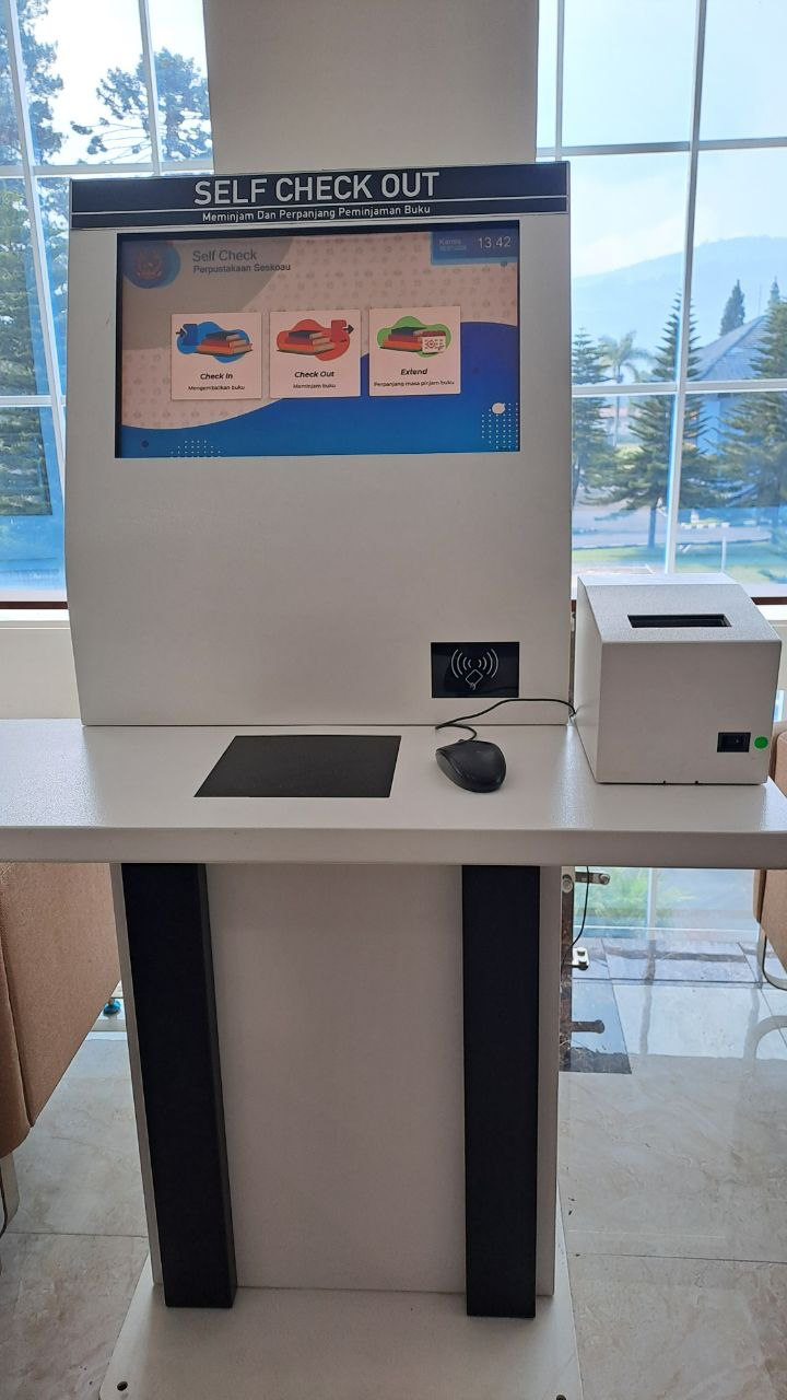 Fasilitas Self Check-Out E-Library