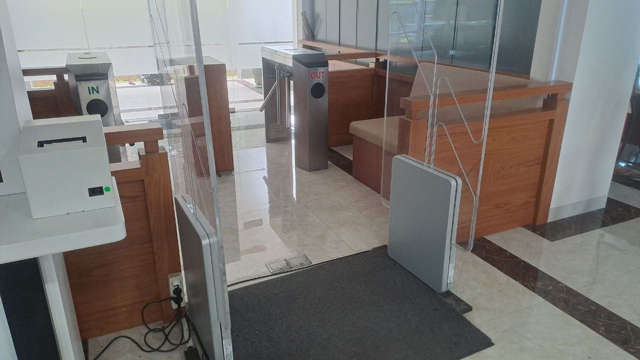 Akses masuk/keluar area perpustakaan